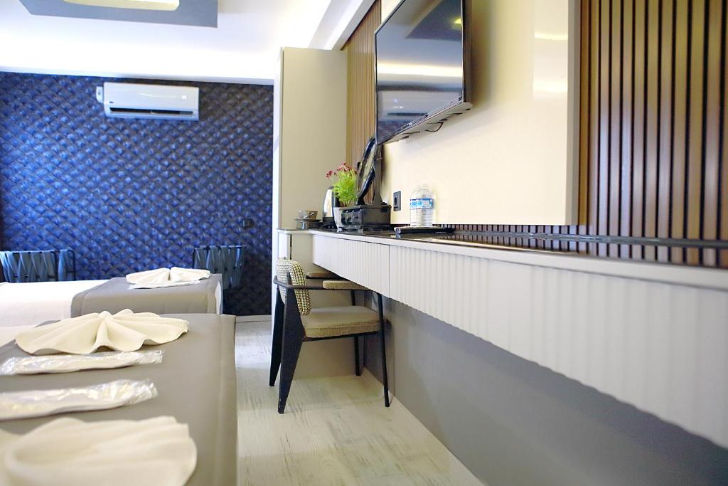 Deluxe Triple Room image 6